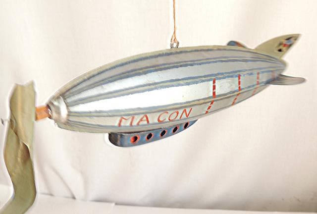 ● 戦前の飛行船《 メイコン Macon 》セルロイド製　ジャンク品