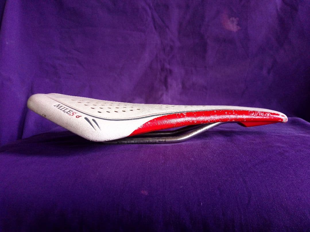 ROIstlyleUSED : Selle Italia SLR サドル 白/赤