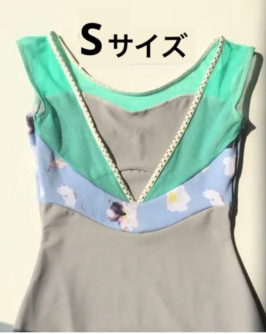 ALICIA dancewearのフラワープリント バレエレオタード