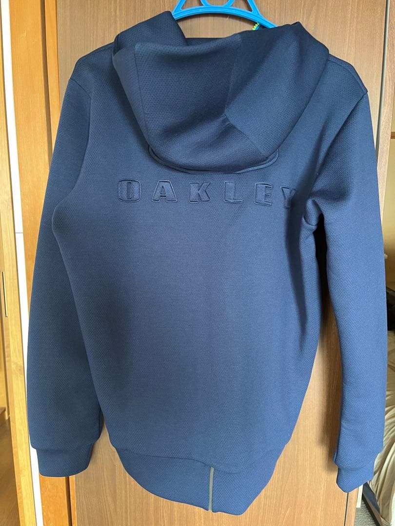 【新品・未使用】オークリー　パーカー